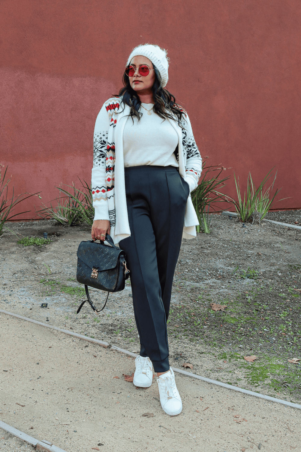 Casual & Comfortable Christmas Party Outfits You Can Wear to Get On the Christmas Spirit