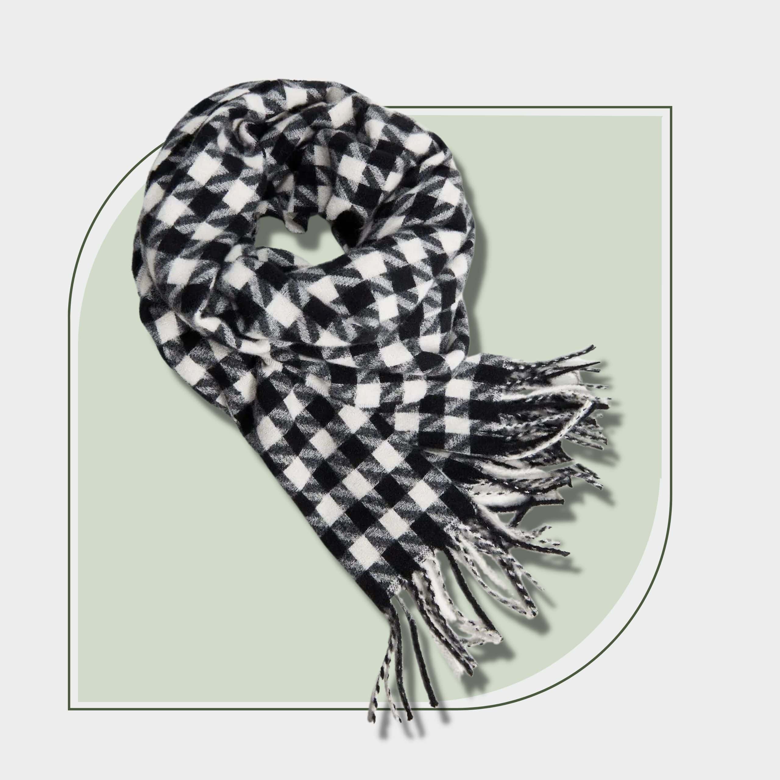 Effortless Chic Winter Capsule Wardrobe-Pattern scarf