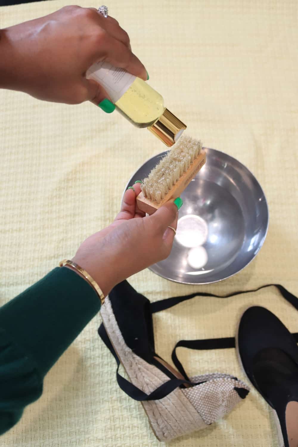Cleaning espadrilles - step 2