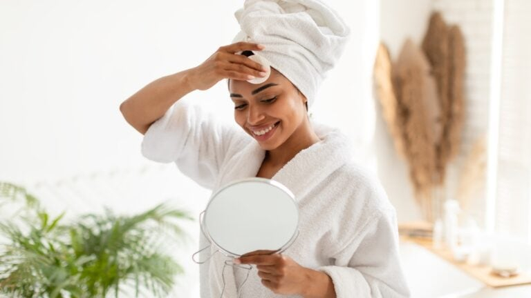Best Ways To Remove Makeup From To Get Clean Face Before Bed - Blog Banner