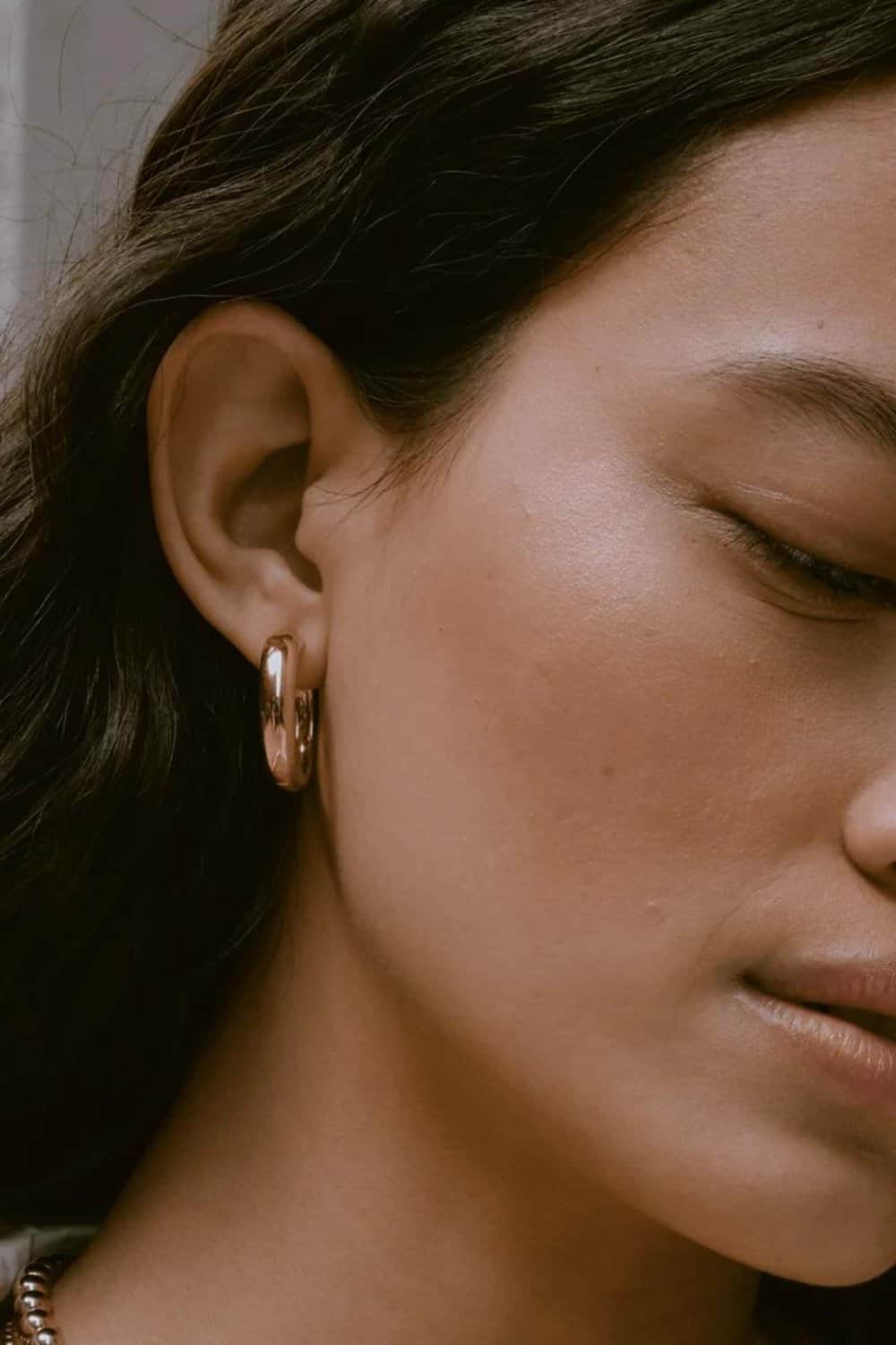 https://auratenewyork.com/products/medium-gold-chunky-hinged-hoop-earrings