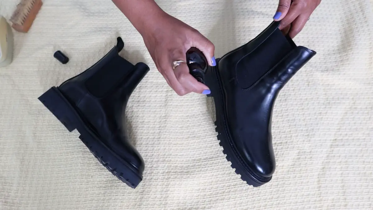Spraying Leather Protectant Spray On Leather Shoes