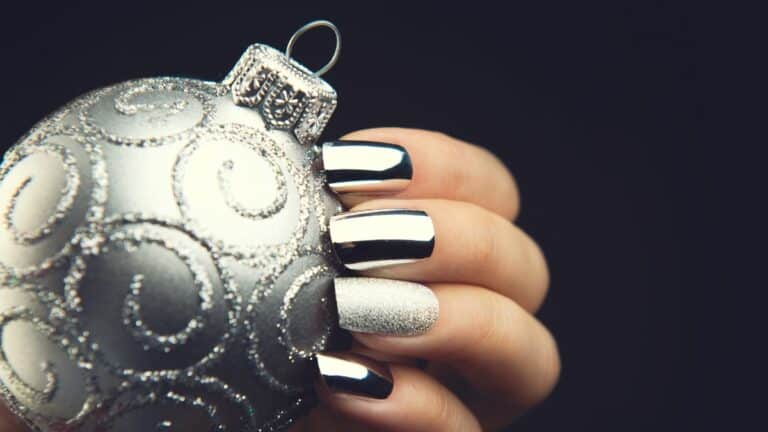 Simple And Chic Holiday Nail Ideas That Are Easy To Create - Blog Banner