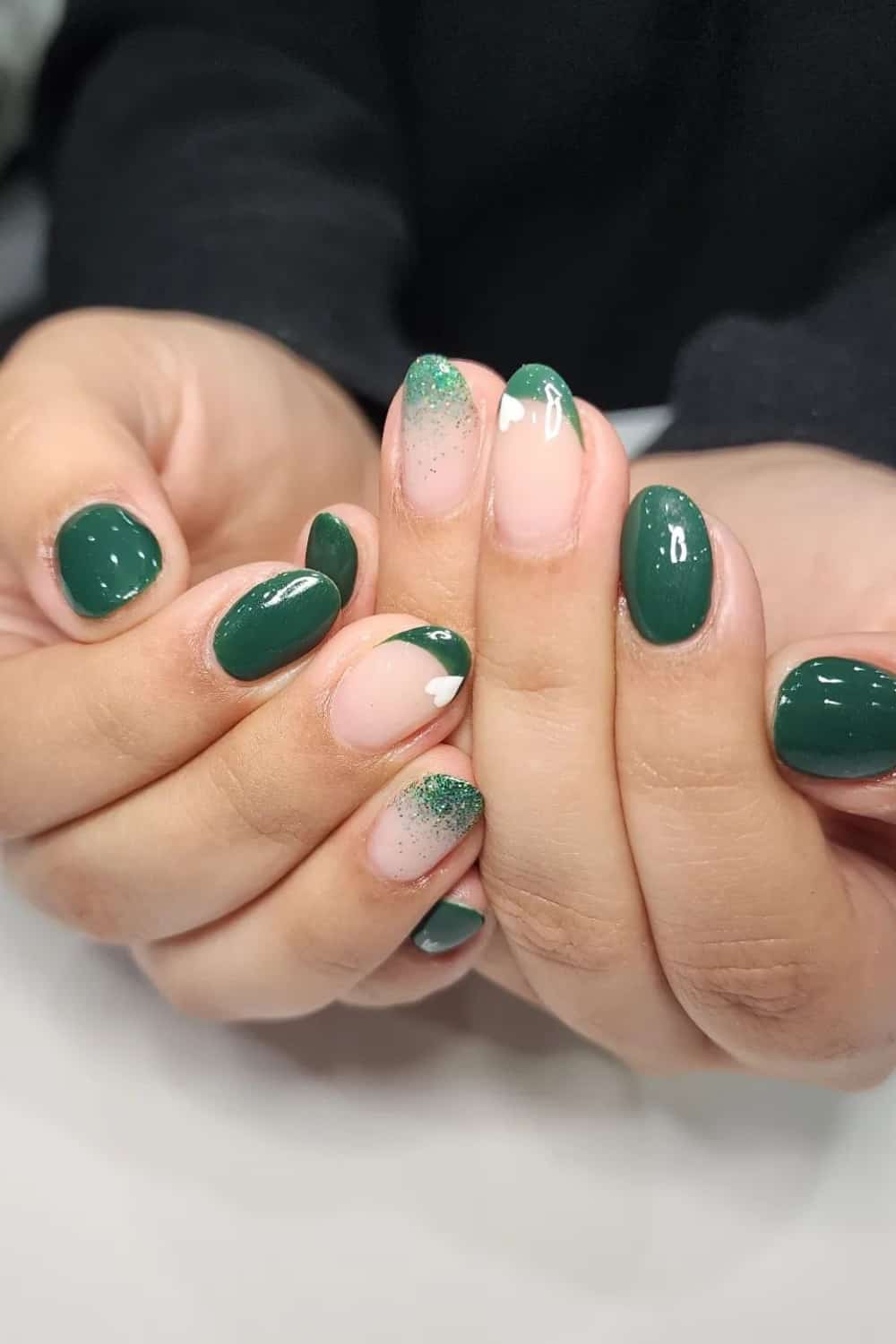 Glittery Green Christmas Nail Idea