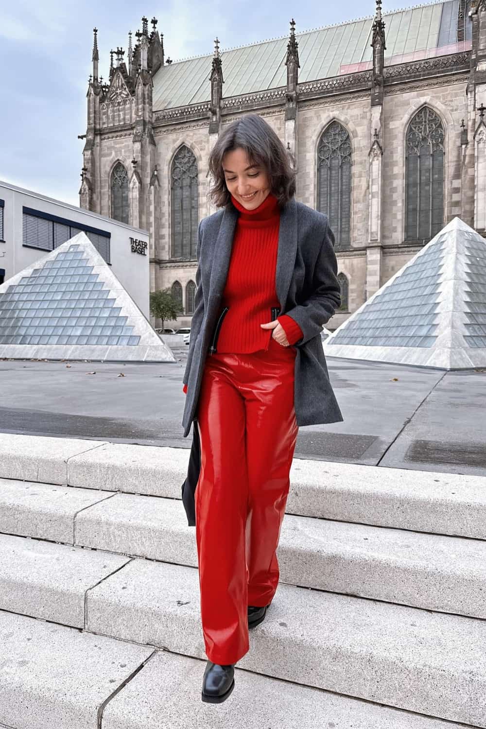 Red pants outfit idea with oversized blazer