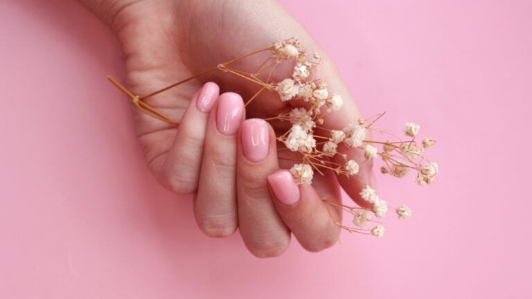 Easy To Do And Classy Short Pink Nail Ideas For A Fresh Look - Blog Banner