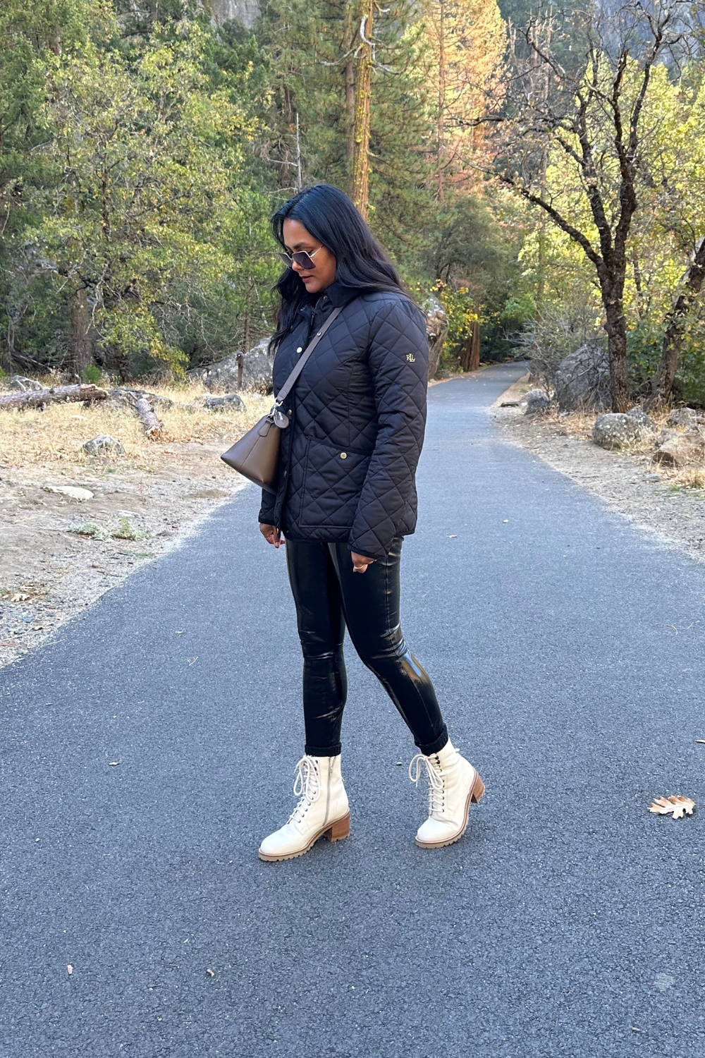 Cute Hiking outfit ideas - leggings and quilted coat