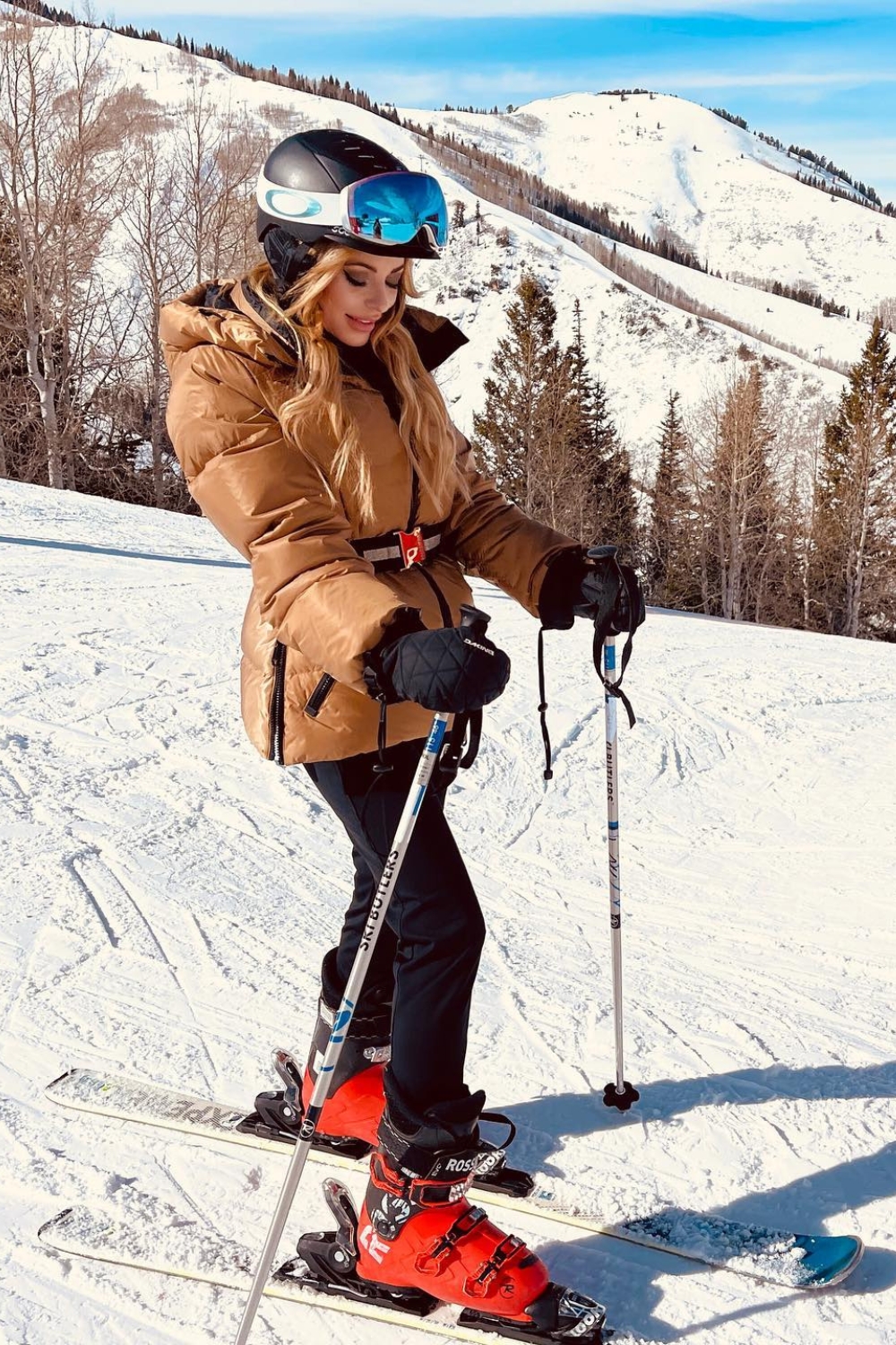 Ski Outfit Ideas - Black Pants and Brown Puffer Jacket