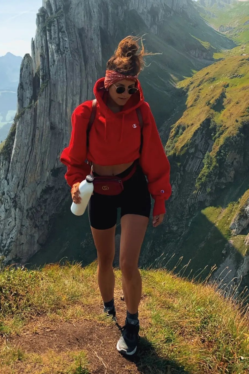 Cute hiking outfit idea with red sweatshirt