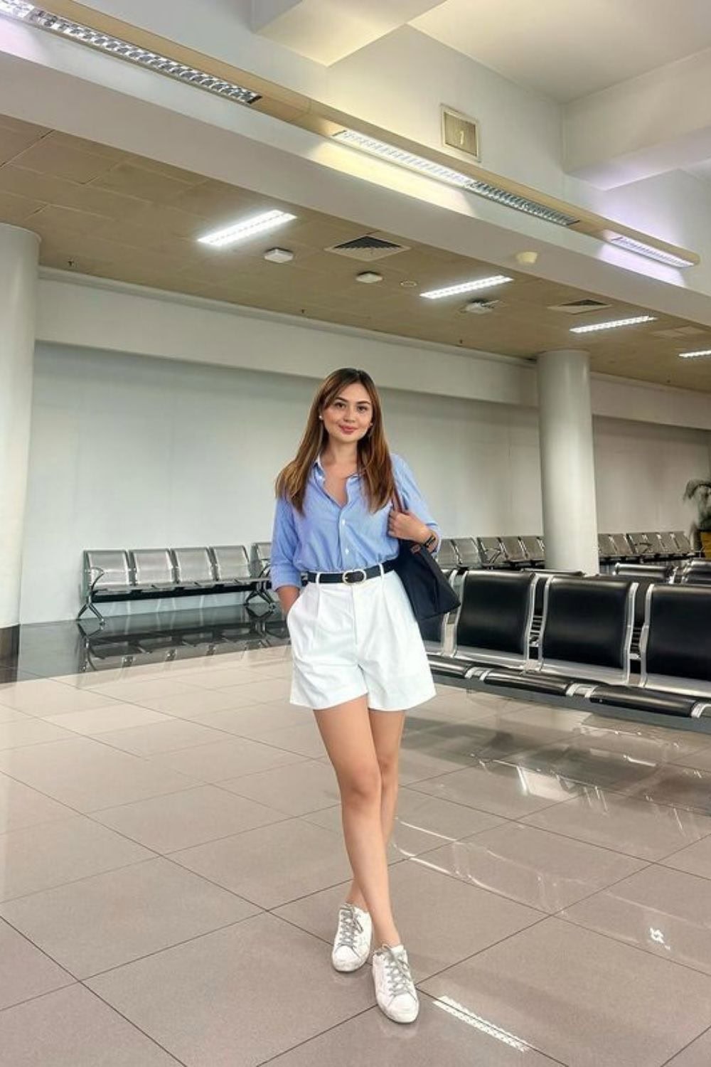 Airport travel outfit ideas summer pin striped shirt