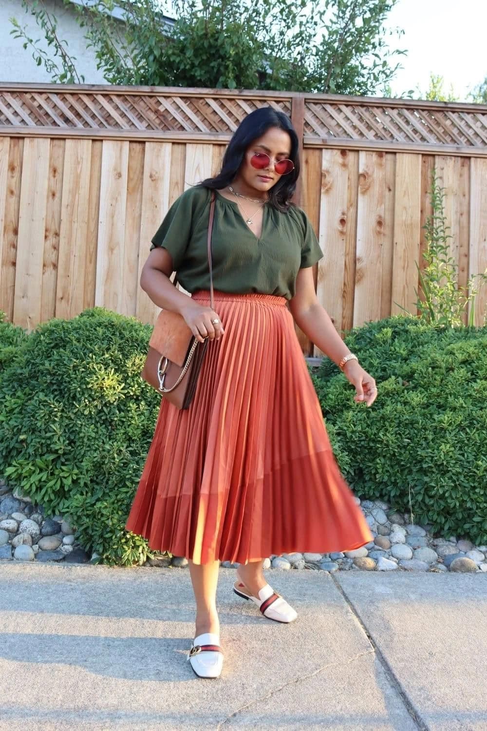 What-to-wear-when-bloated-Pleated-Skirts